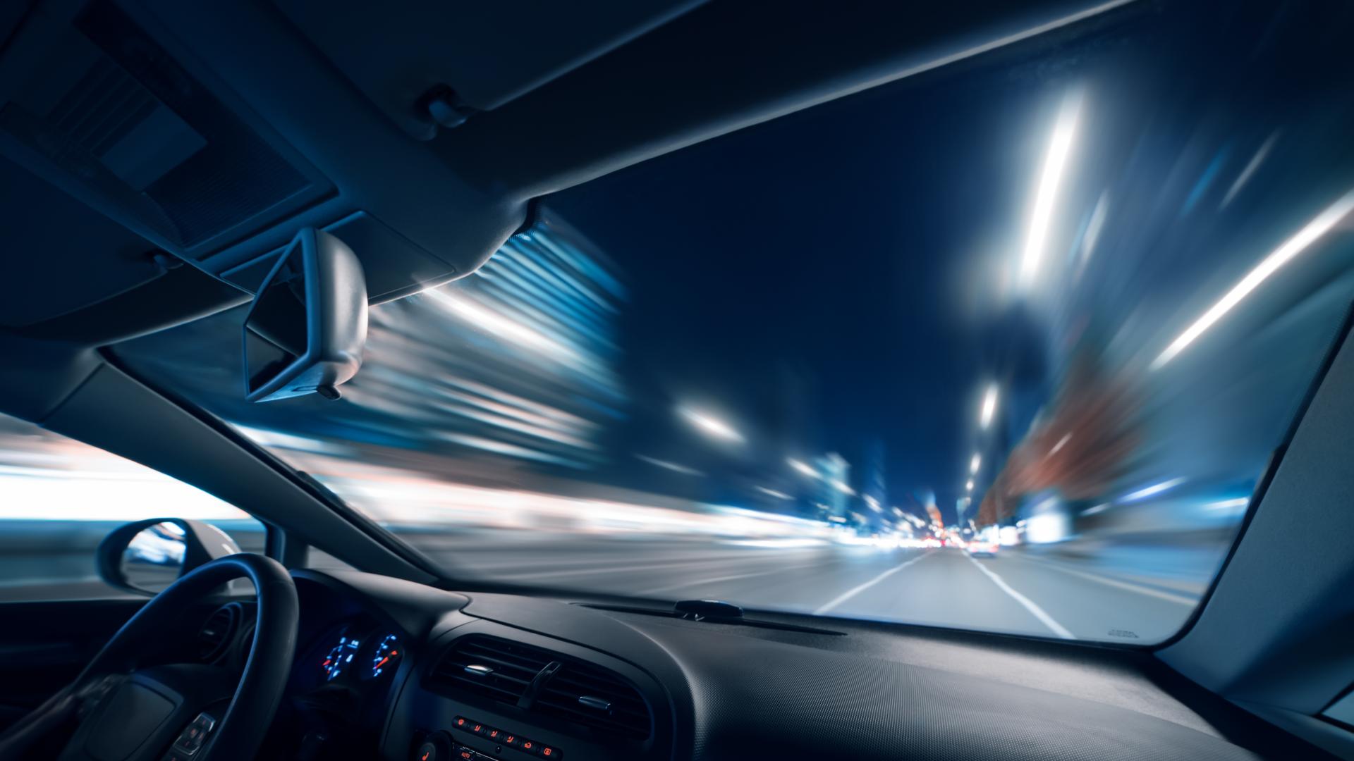 Лек автомобил изпревари небрандирана полицейска кола със 170 км ч на