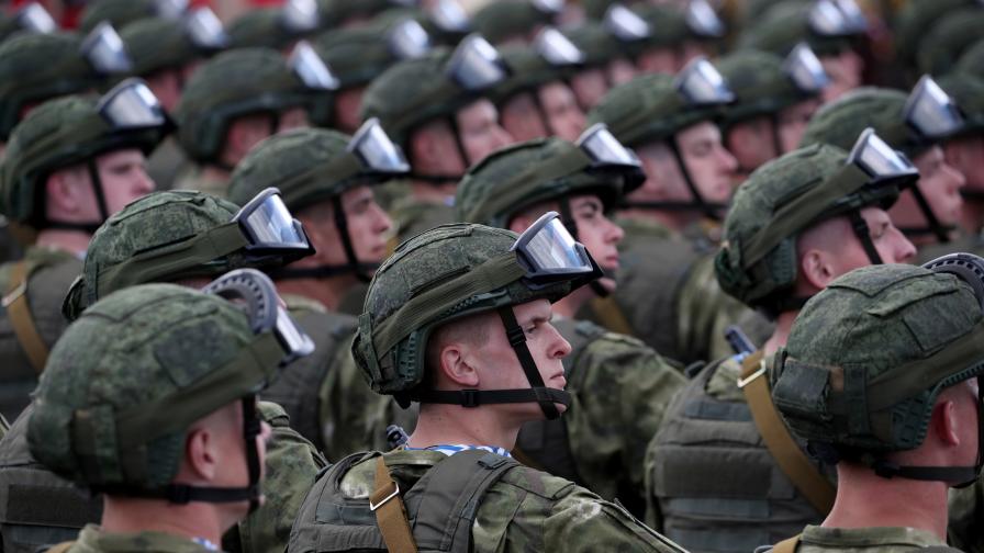 Напрежението нараства, Беларус мести войски