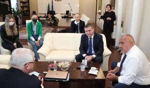 <p>Абитуриентите ще имат изпращане в училищата</p>