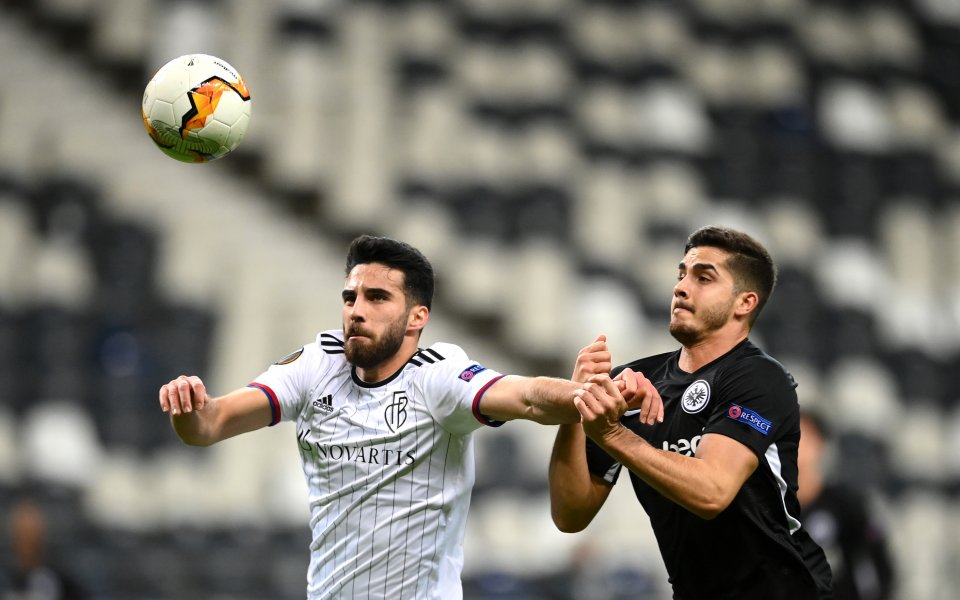 Арсенал иска да привлече бранителя на швейцарския Базел Ерай Комер