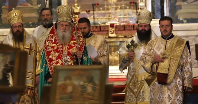 България Патриарх Неофит оглави празничния молебен за 24 май Десетки
