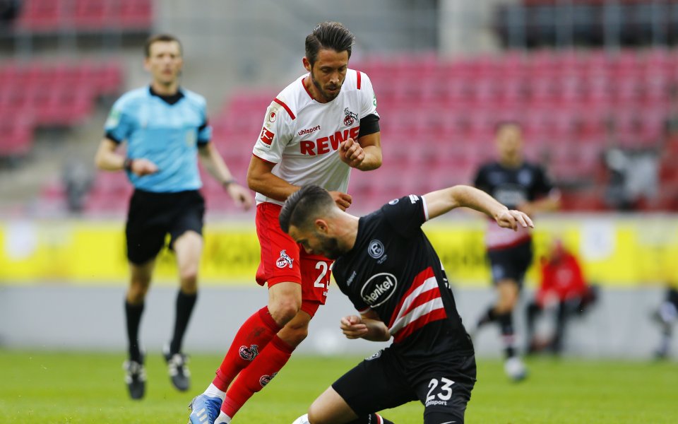 С два гола в рамките на пет минути в края