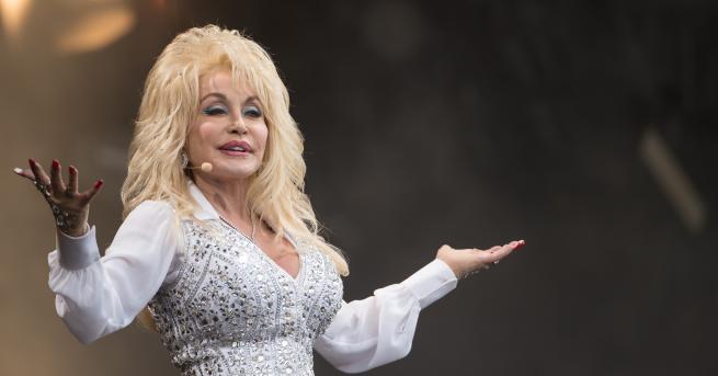 Любопитно COVID 19 вдъхнови Доли Партън кънтри иконата написа песен Парчето