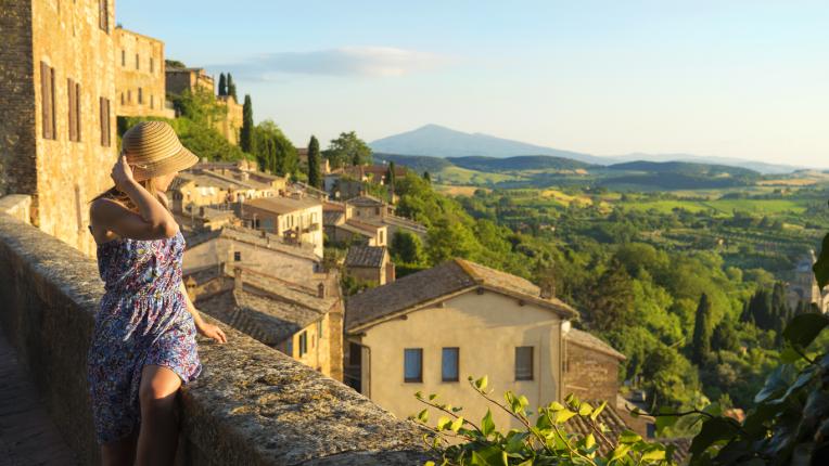 Италия Тоскана жена слънце лято почивка пътуване пътешествие