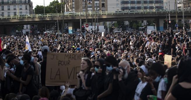 Свят Хиляди протестираха в Париж с викове всички мразят полицията