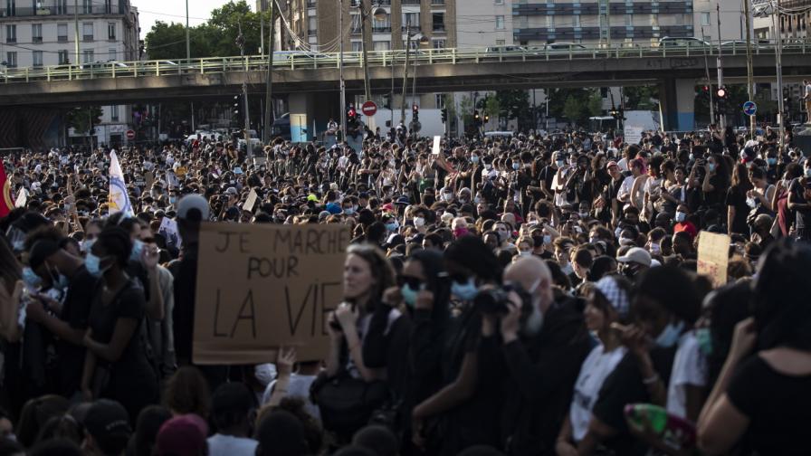 Хиляди протестираха в Париж с викове "всички мразят полицията"
