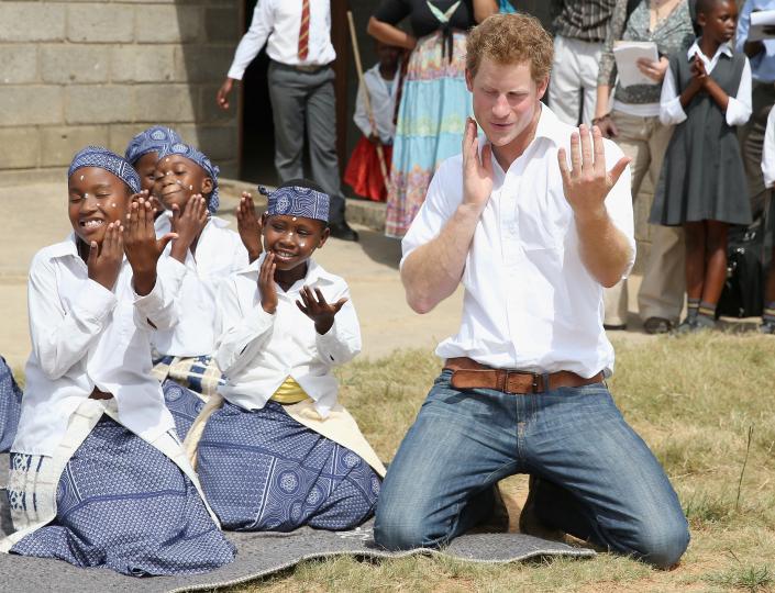 <p>Принц Хари в Лесото, 2013 г.</p>