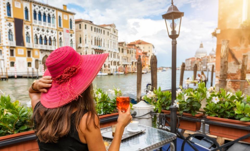  Италия Аперол пулверизатор коктейл лято 