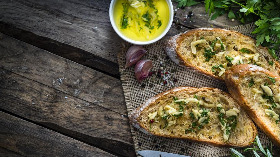 Как да си приготвим вкусни хлебчета на пара с пресни билки