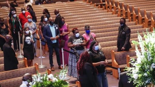  Хиляди си взеха последно довиждане с Джордж Флойд в Хюстън 