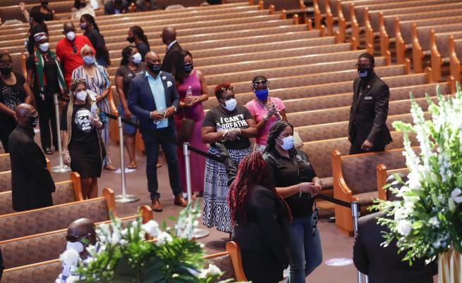  Хиляди си взеха последно довиждане с Джордж Флойд в Хюстън 