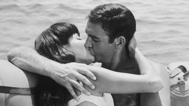 Скандални, но и красиви: Най-известните целувки в историята