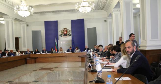 България Работодатели и синдикати искат спешна среща с премиера Писмото