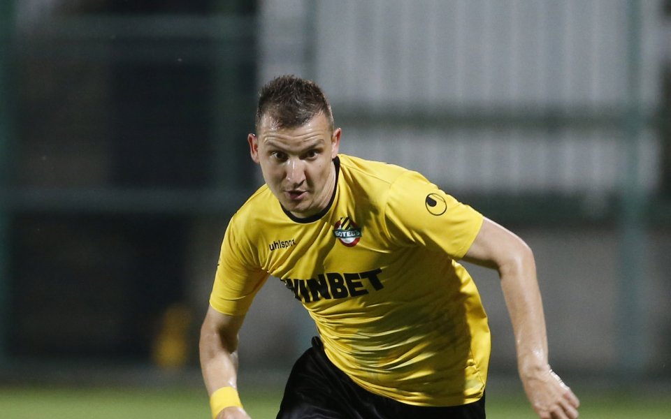 Звездата на Ботев Пловдив Тодор Неделев внесе смут сред привържениците