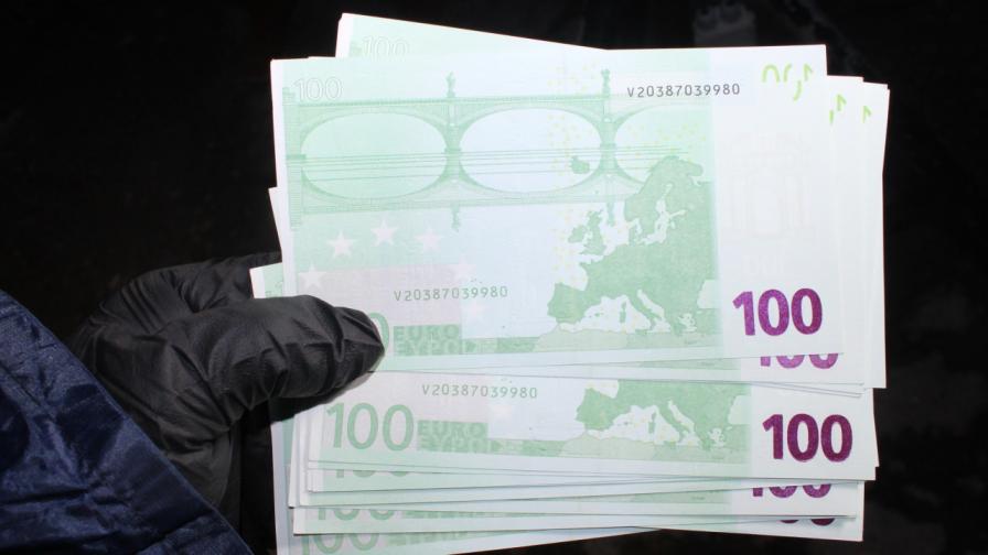 Задържаха трима за разпространение на фалшиви банкноти в София