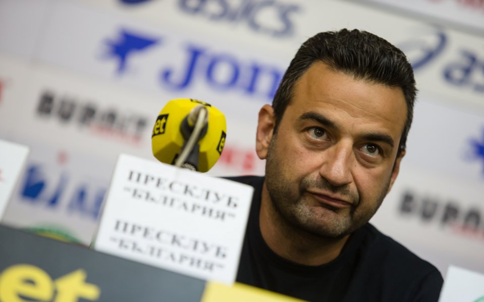 Председателят на НКП на Левски Степан Хиндлиян говори в телевизионно