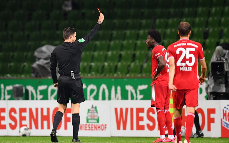 Байерн Мюнхен играе като гост на Вердер Бремен на "Везерщадион"