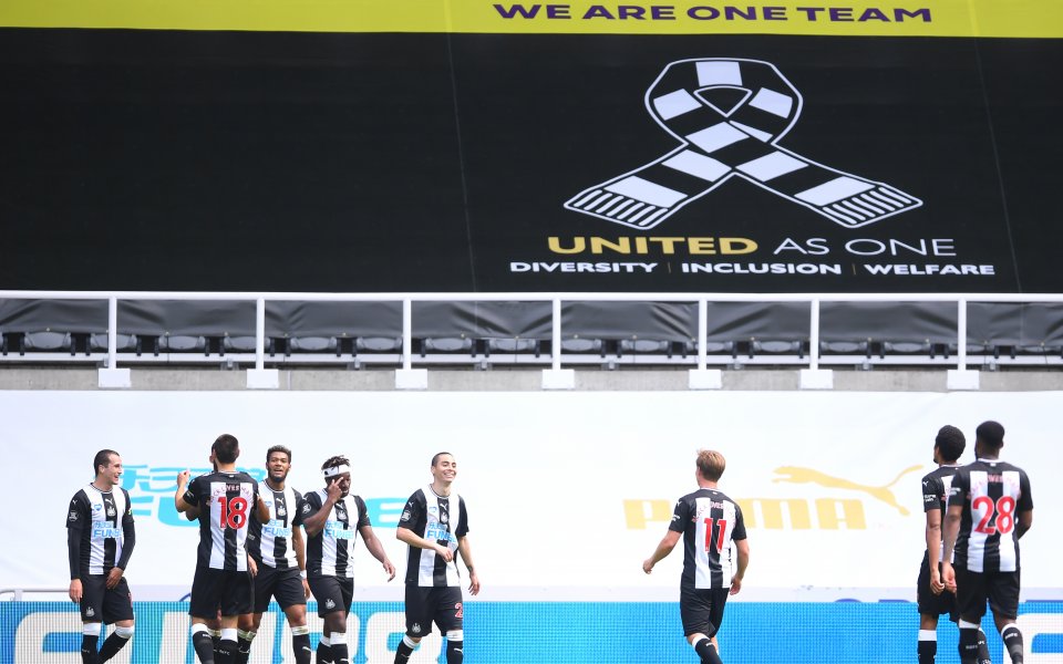 Нюкасъл победи Шефилд Юнайтед с 3:0 на "Сейнт Джемсис Парк".