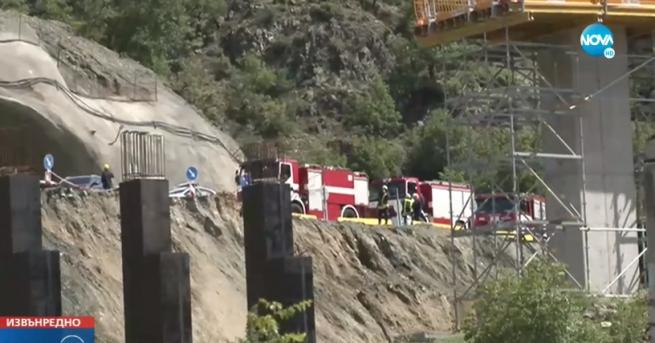 България Срутване в тунел Железница затрупани хора По предварителна информация