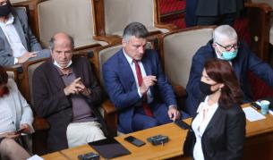 РЗИ връчи протокол на Парламента заради депутати без маски