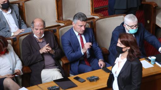  РЗИ връчи протокол на Парламента поради депутати без маски 