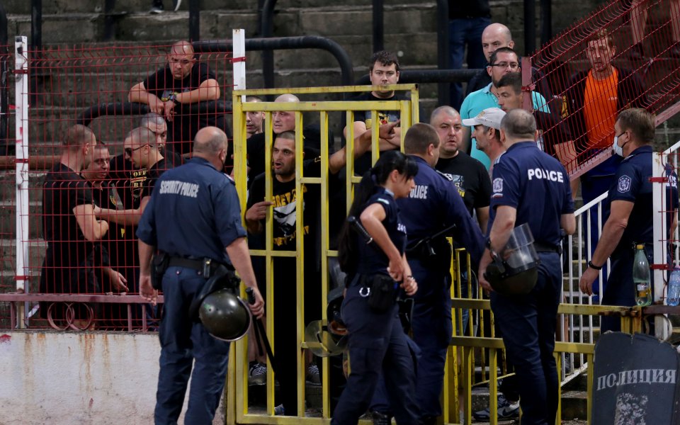 От МВР излязоха с официална информация по повод боя между