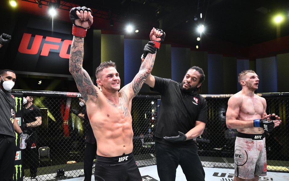 Дъстин Порие победи Дан Хукър в основната битка на UFC