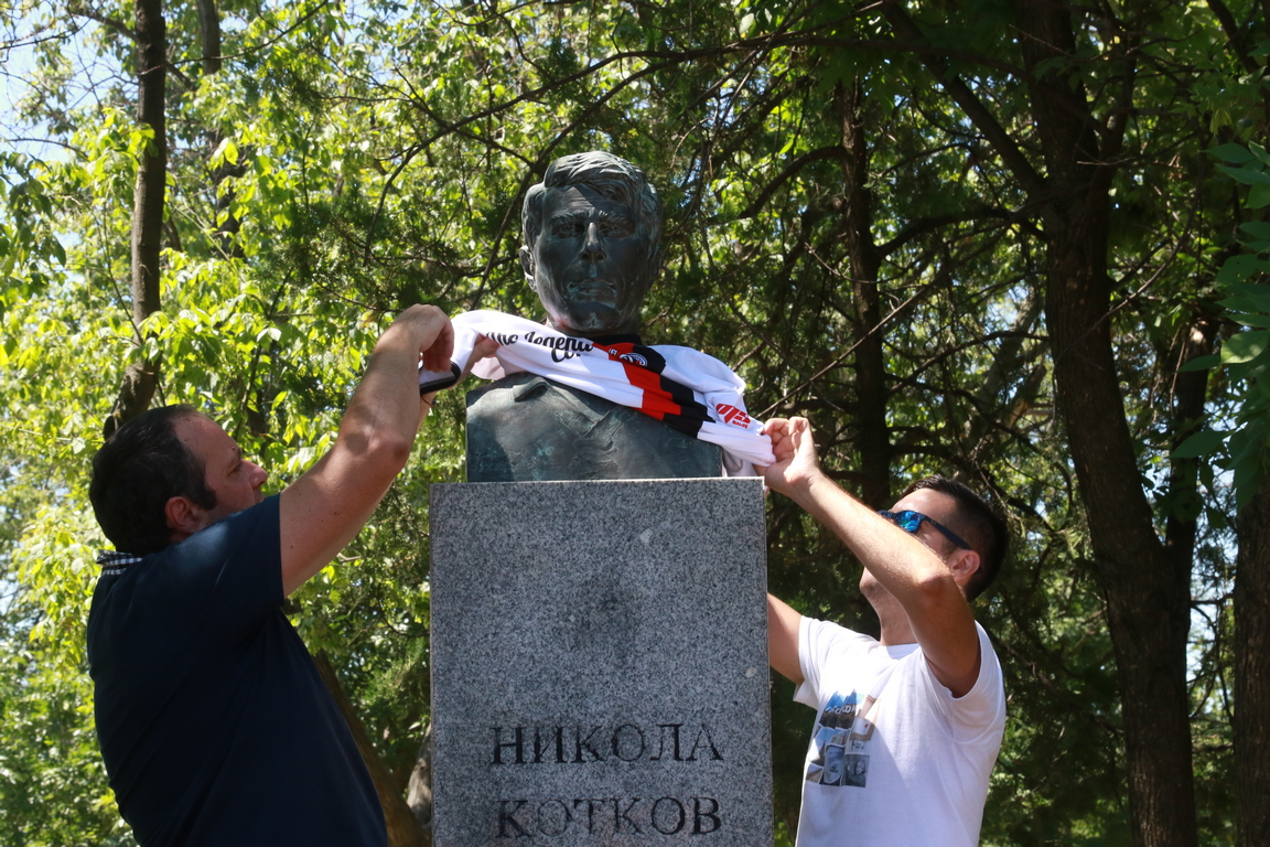 <p>Откриване на Мемориален комплекс &bdquo;Никола Котков&rdquo; в ж.к. Надежда, София</p>