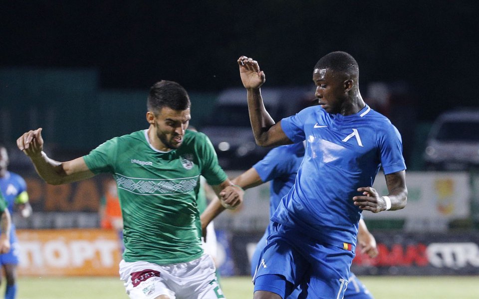 Отборите на Берое и Левски играят при резултат 1:2 във