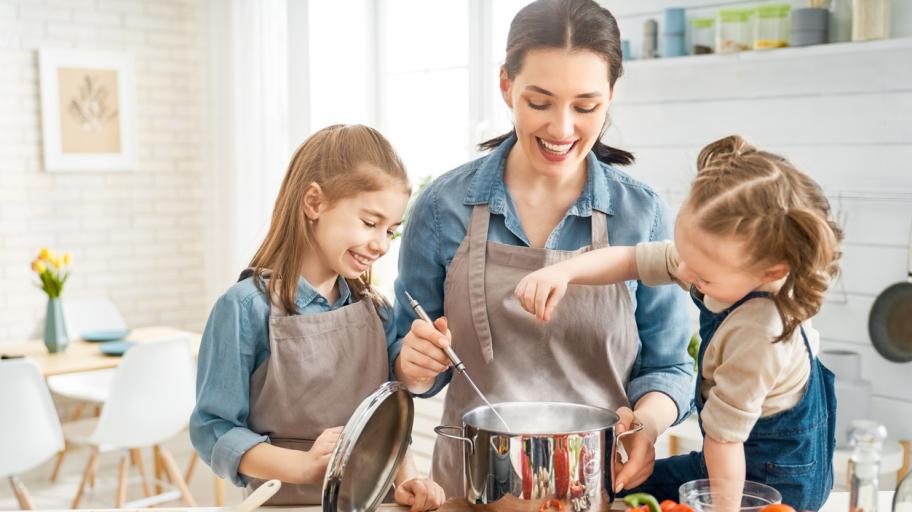 Мама в кухнята: 5 вкусни рецепти, които всяко дете ще хареса