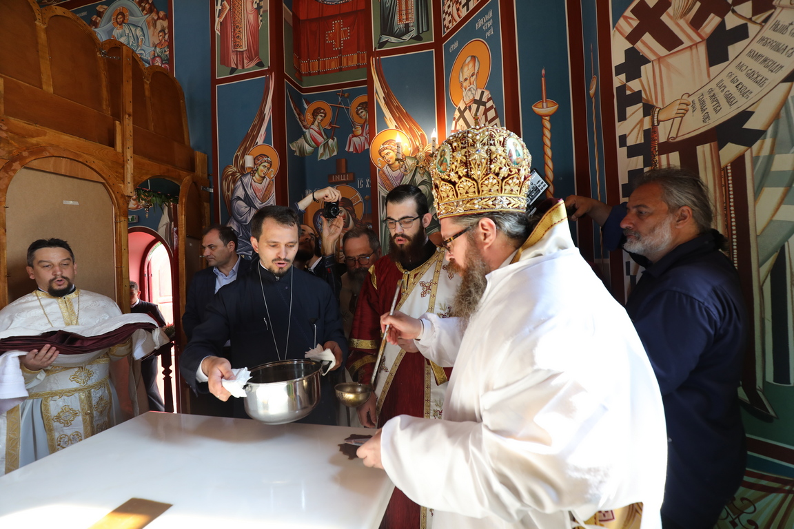<p>Освещаване на новият храм &bdquo;Св. мчци Рафаил, Николай и Ирина&rdquo; в с. Волуяк - София</p>