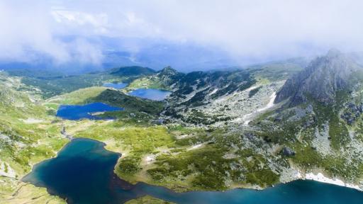  Издирват туристите, които се изкъпаха в езеро в Рила 