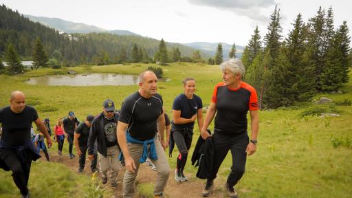  <p>Радев разяснява чатовете, от "Дондуков" 1 отговориха&nbsp;&nbsp;</p> 