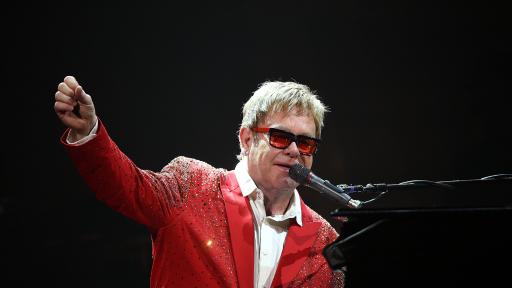  Почетоха Елтън Джон с възпоменателна монета 