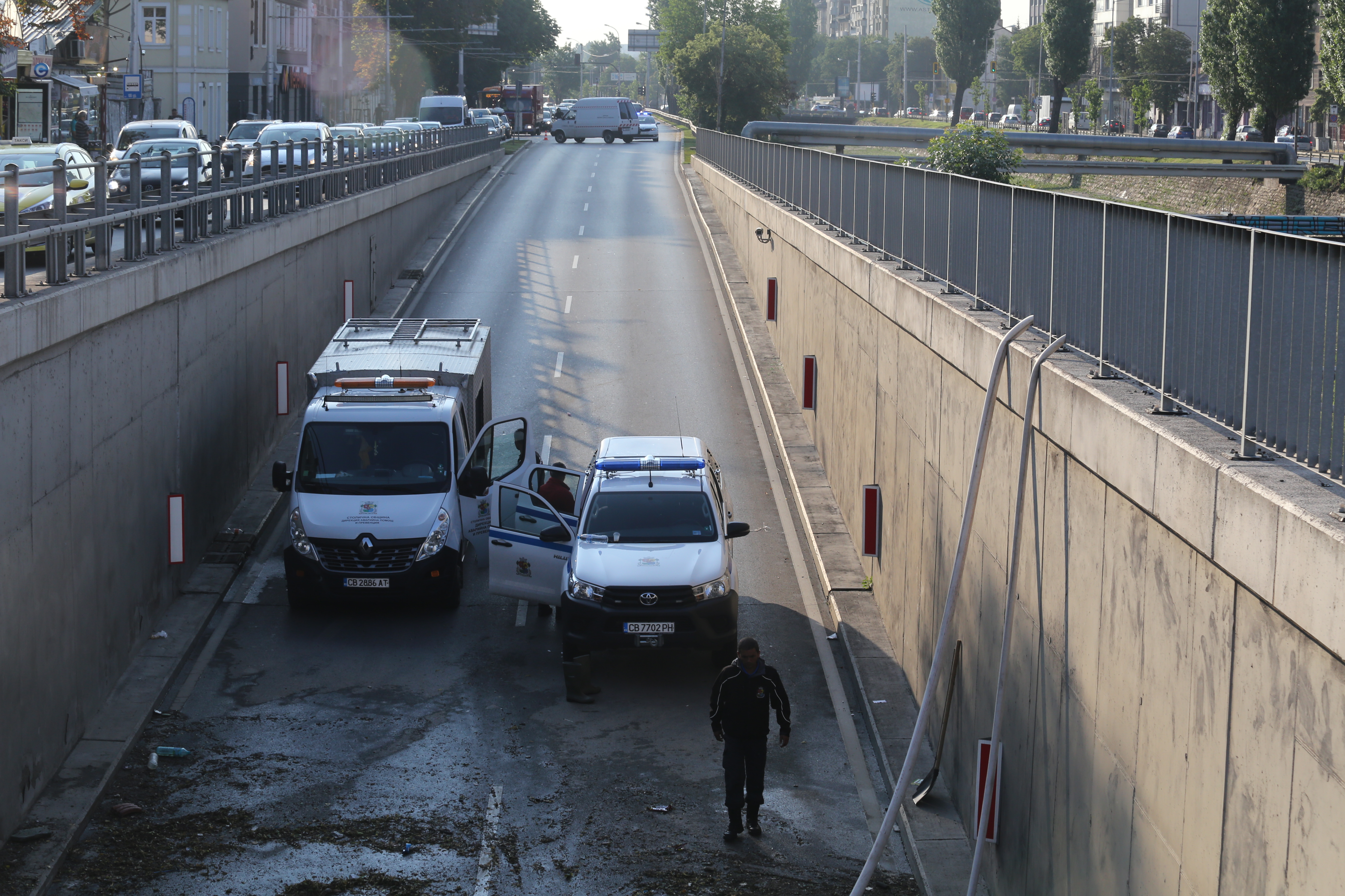 Подлезът на "Лъвов мост" е затворен тази сутрин заради щетите от снощната буря