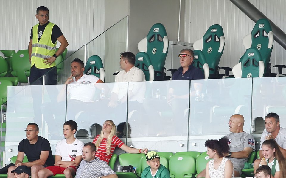 Мажоритарният собственик на Левски Наско Сираков напусна преждевременно "Хювефарма Арена".