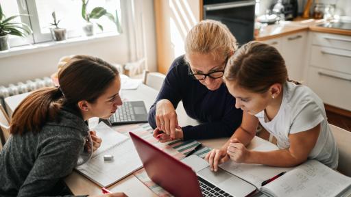  Училищен психолог: Онлайн образованието съкрати дистанцията родител-дете 