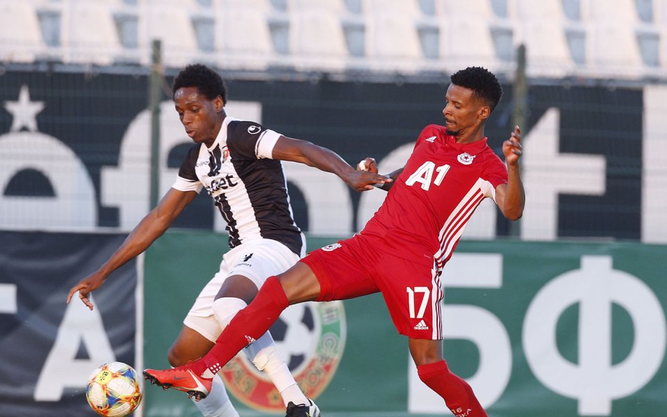 ЦСКА може да се раздели с крилото Енрике Рафаел, ако