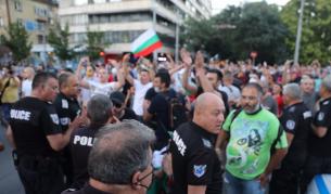  Два митинга на метри един от различен, конфликти, задържани - България | Vesti.bg 