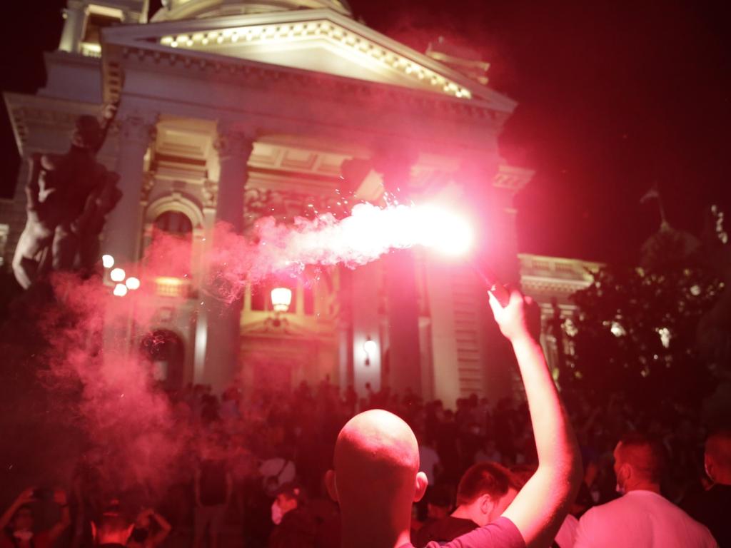 Стотици сръбски опозиционни активисти, предимно студенти, обявиха днес, че ще