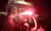  В Сърбия протестиращи щурмуваха Народното събрание 
