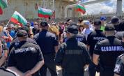  Движение за права и свободи и плажуващите пяха дружно химна на България 