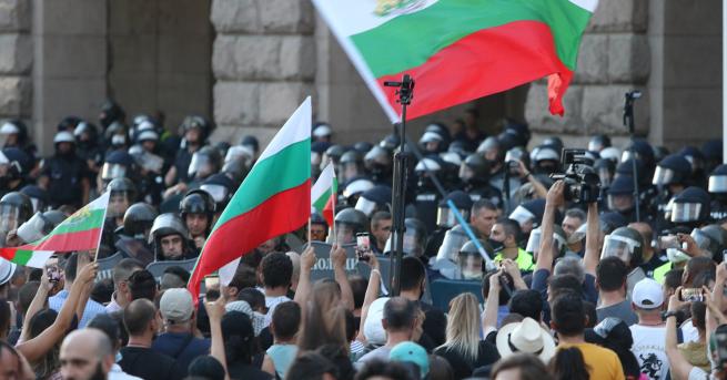 България Пети ден на протести в центъра на София В