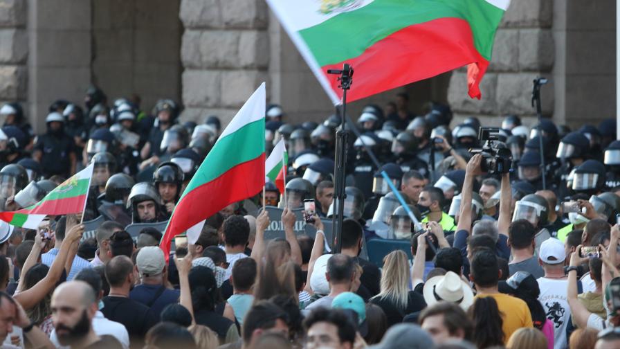 Пети ден на протести в София и страната