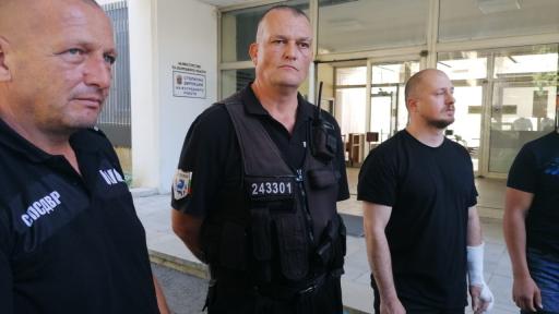  Министерство на вътрешните работи пусна фотоси, видео и мнения на потърпевши нощес служители на реда 