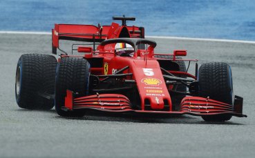 Двата болида на Ферари отпаднаха още на старта на Гран
