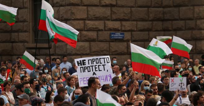 България Пореден антиправителствен протест в София Протестиращите се събират отново