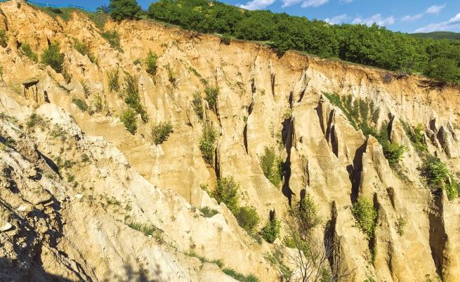  Стобските пирамиди 