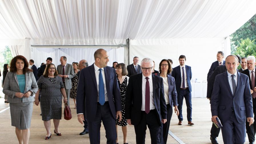  Радев: Прозрачност и отчетност в ръководството, без значение кой е на власт 