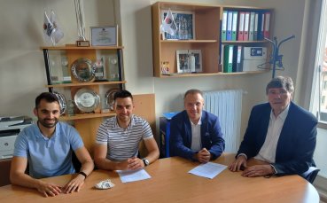Българската федерация по баскетбол подписа днес договор за партньорство с